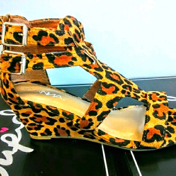 NEW! CUTE! Leopard Wedge LOW Heel! - Picture 3 of 4